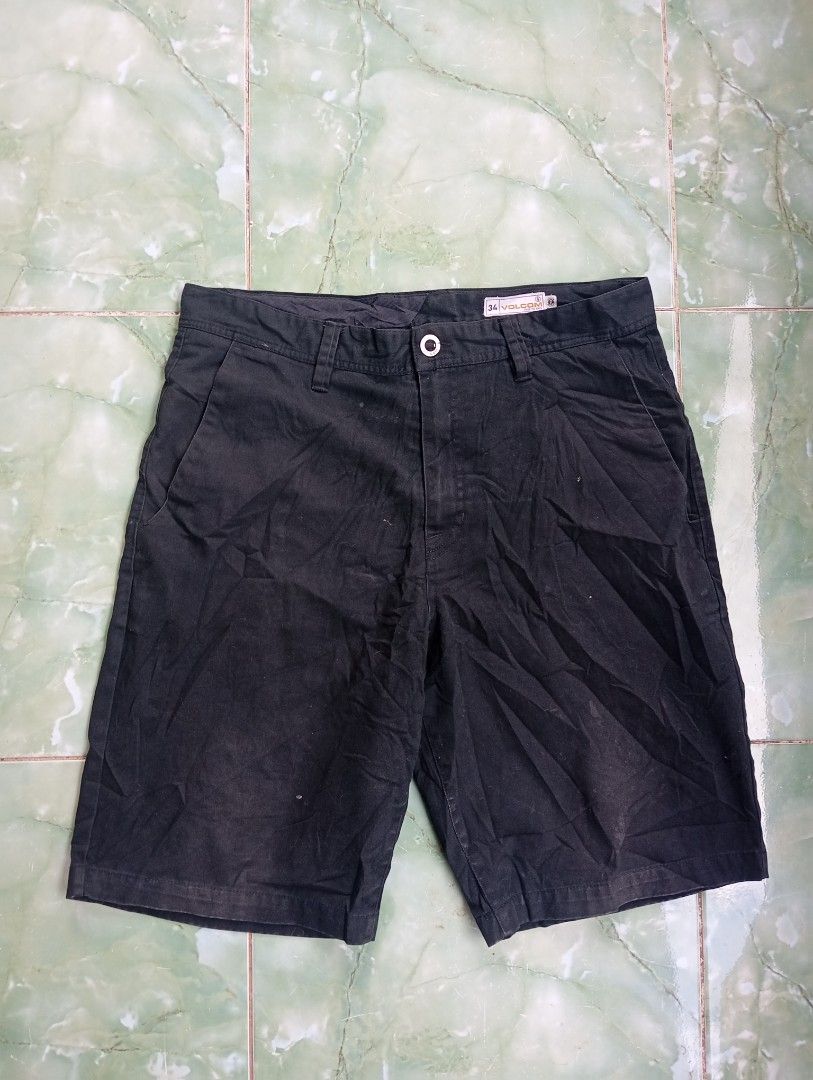 Volcom shorts (Category: Shorts) located in Kabankalan. Submitted by karlkulot_crystal (Listing ID 1465421254, Image 1). Description: volcom shorts merong minimal discoloration napaka liit lnng sa left bottom side nang short di naman nakikita pag ka di sinsiplaan nang malapitan 34 on tag yung waist nya.