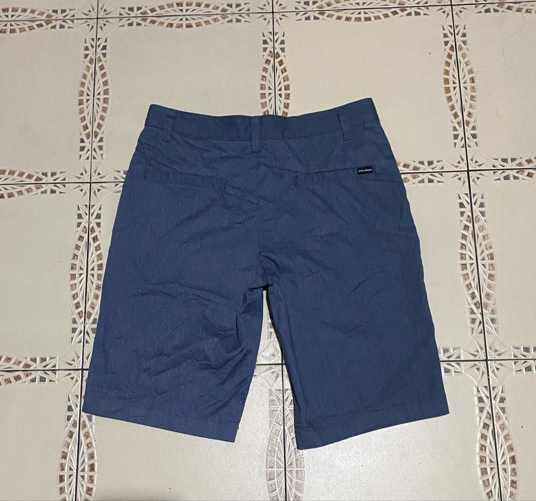 Volcom walkshort (Category: Shorts) located in Cebu City. Submitted by hustler_69 (Listing ID 1465479087, Image 2). Description: Volcom walkshort Size 29 on tag but fits 31 waistline 20.5 length Excellent condition Details are all posted.
