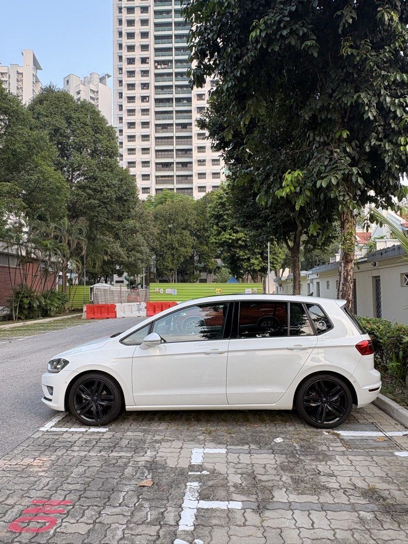 Volkswagen Golf SV 1.4 Highline (A) (Category: Used Cars) located in Singapore. Submitted by sarah_rahrah (Listing ID 1465363577, Image 2). Description: Top-spec Highline in clean white. Direct Owner, No Agent Fees - Plus-sized Golf - Great for families! With lots of headroom, Rear aircon and Paranomic sunroof - Lots of Storage (500L boot space, rear-seats are adjustable, under-seat drawers) - 4.3m long, with reverse camera, very easy to park - A