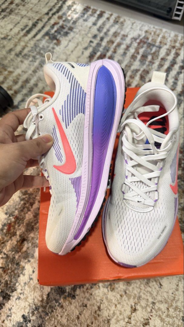 Vomero 18 (Category: Sneakers) located in Antipolo. Submitted by crair (Listing ID 1465389259, Image 3). Description: Size 6.5w Used 2 to 3x only.