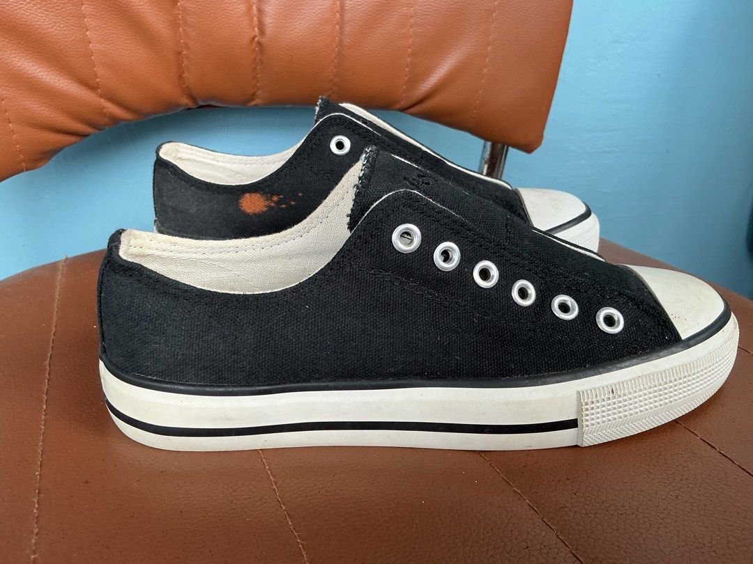 Vty Black (Category: Shoe inserts) located in Quezon City. Submitted by matchaluu (Listing ID 1465416642, Image 1). Description: Brand: Vty Size: EU 36 Condition: Good tread on soles; please note a noticeable orange stain on the outer side of the left shoe near the heel Php. 300.