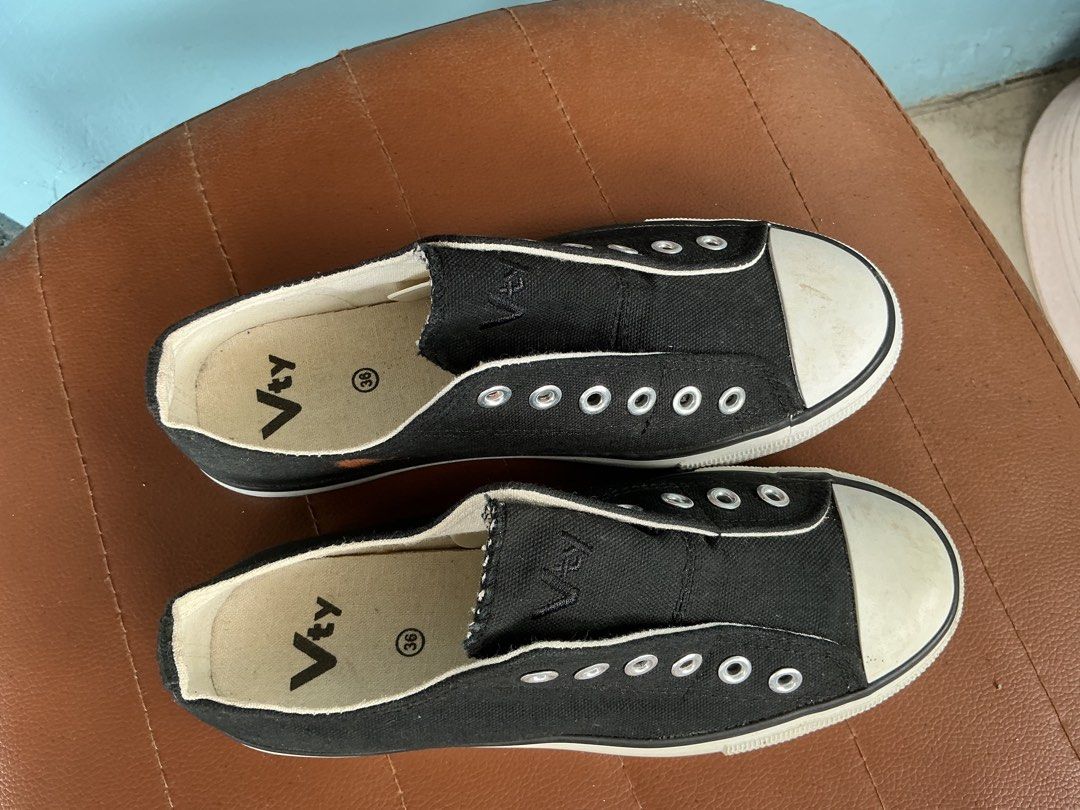 Vty Black (Category: Shoe inserts) located in Quezon City. Submitted by matchaluu (Listing ID 1465416642, Image 3). Description: Brand: Vty Size: EU 36 Condition: Good tread on soles; please note a noticeable orange stain on the outer side of the left shoe near the heel Php. 300.