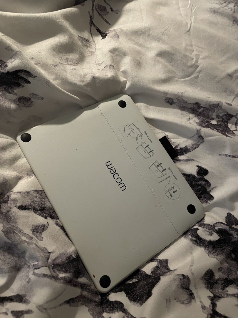 Wacom drawing tablet (Category: Art & Prints) located in Minglanilla. Submitted by zealowl_b6bd54 (Listing ID 1465425994, Image 2). Description: Wacom drawing tablet No pen .