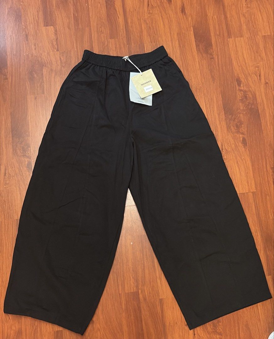 WANWAN BKK Pants (Category: Jeans) located in Silang. Submitted by collectionbyrk (Listing ID 1465518633, Image 1). Description: .