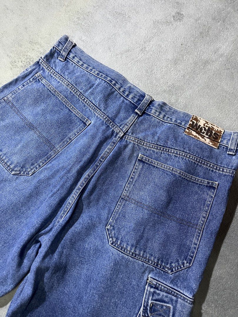 Webs Cargo Denim (Category: Shorts) located in Marilao. Submitted by thriftyy_69 (Listing ID 1465432569, Image 3). Description: Big boys Hard denim size: 40 length: 23 issue: paint stain conditions: 9/10.