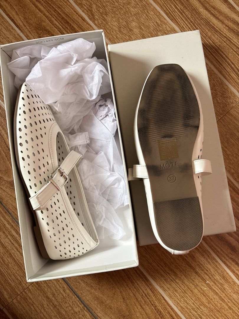 White Cut-out Mary Jane Flats (Category: Flats & Sandals) located in Manila. Submitted by _foryou (Listing ID 1465405985, Image 3). Description: - Brand/Model: MOTF White Cut-Out Flats - Size: 37 - USED ONCE ONLY - Condition: Flat soles with slight wear underneath - Inclusion: Original branded shoebox included.