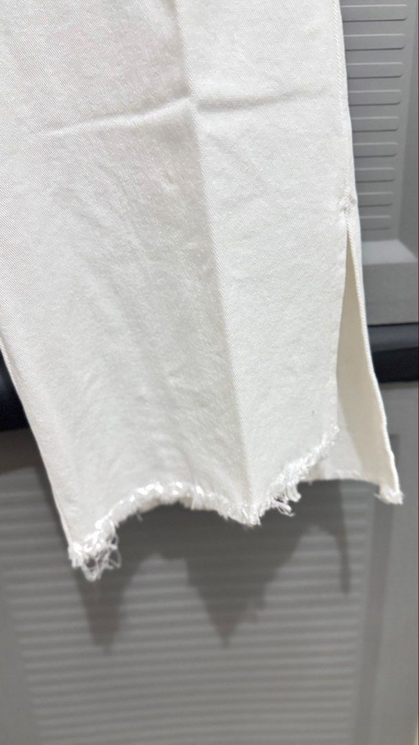 White denim pants with raw hem and side slits (Category: Jeans) located in Quezon City. Submitted by heyhaveaniceday (Listing ID 1465496119, Image 2). Description: - Style: Straight cut, ankle length with trendy side slits at the bottom hems - Detailing: Raw frayed hems and distressed top edges on the back patch pockets - Design: Classic standard five-pocket setup with a front button and zip closure - Color: Solid crisp white - Condition: Brand n