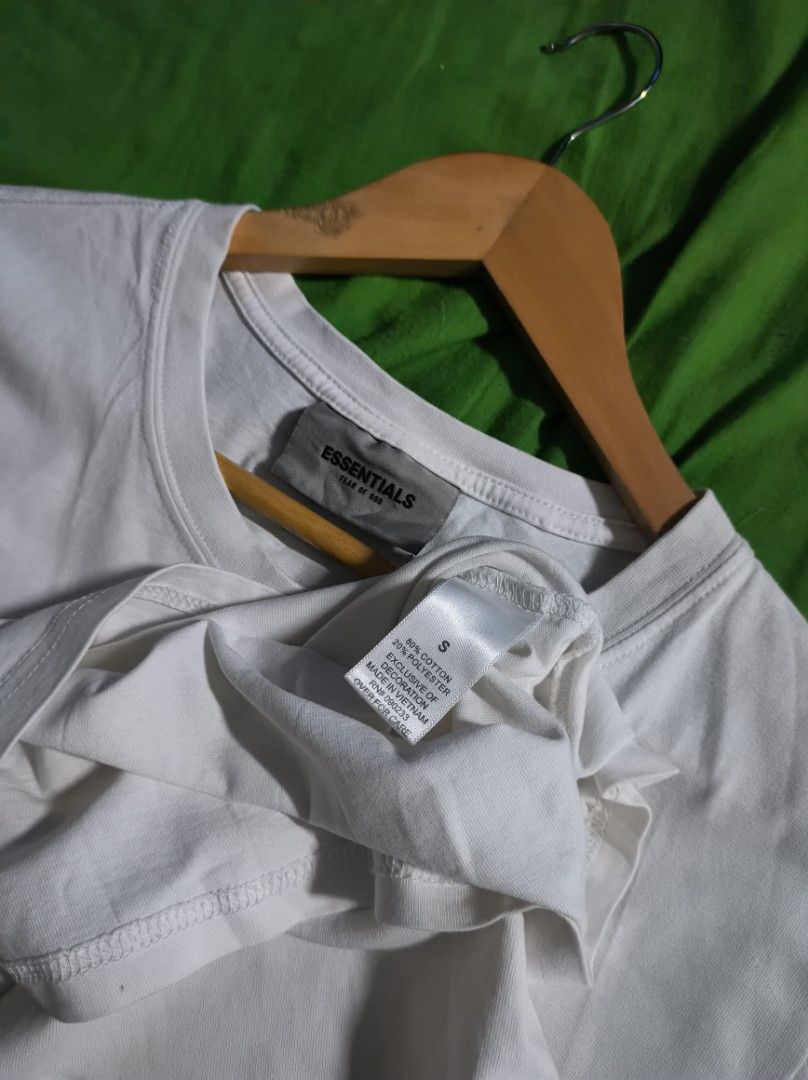 WHITE ESSENTIALS TEE SHIRT (Category: Tshirts & Polo Shirts ) located in Taguig. Submitted by steeze_plug (Listing ID 1465476851, Image 3). Description: EXCELLENT Condition! No any issues Complete tags (authentic piece) ✅ 10/10 color rate (No fades / discolorations) ✨ Tight neckline Linis neto! 🙌 Dimes: S - M fittings 21 width 26.5 length 🚛 J&T/FLASH EXPRESS delivery ➤ (Payment must be processed first) 🛵 Can also do Lalamove delivery if malapi