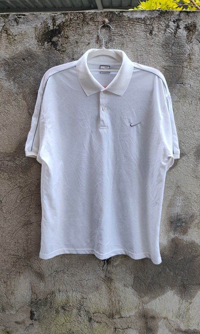 White Nike Poloshirt Large-XL (Category: Activewear) located in Villasis. Submitted by znivvthrift (Listing ID 1465446448, Image 1). Description: Asnew condi.