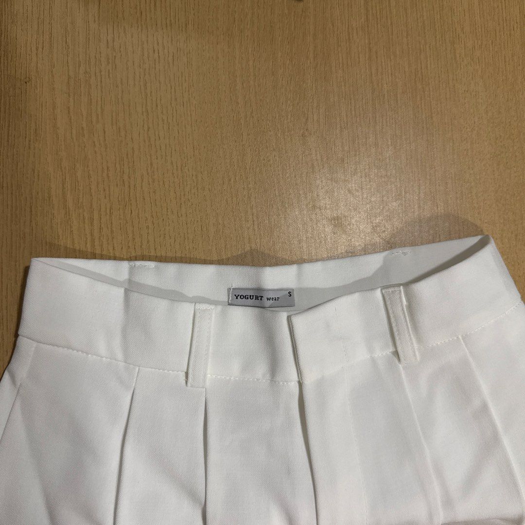 White Pleated Shorts Size S Bangkok (Category: Shorts) located in Makati City. Submitted by julyco. (Listing ID 1465449398, Image 2). Description: - Brand: Yogurt Wear - Size: S - Color: White - Design: Pleated front with belt loops and front closure - Style: Clean and minimalist - Material: Smooth and structured fabric - Versatility: Easy to pair with any basic top for casual or smart-casual days.