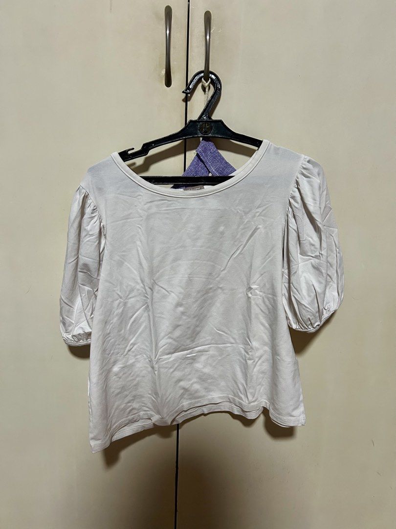 White Puff Sleeve Casual Top (Category: Blouses) located in Makati City. Submitted by monicavazquez (Listing ID 1465485572, Image 1). Description: White short sleeve top featuring dramatic puff sleeves, a scoop neckline, and a comfortable relaxed fit. Made from light, breathable fabric perfect for warm weather. Easy to style with your favorite jeans or skirts for any casual day out..
