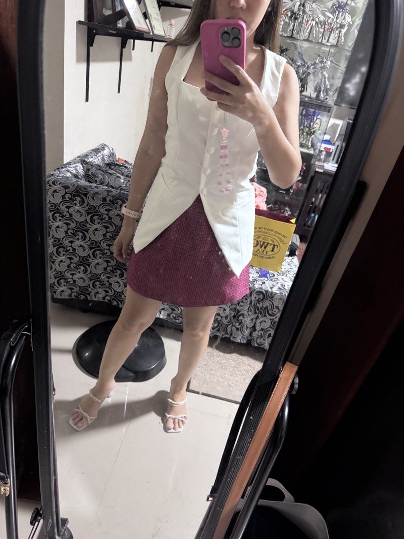 White sleeveless button vest top (Category: Sleeveless) located in Pasig City. Submitted by rowie_08 (Listing ID 1465518780, Image 3). Description: - Color: White - Style: Sleeveless vest, square neckline, fabric-covered front buttons - Fit: Long cut with a subtle dip in the hem - Condition: Worn a few times, no stains or damage - Versatility: Easy to style over skirts or trousers.