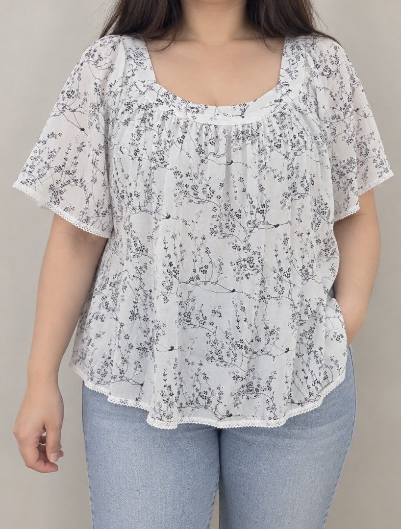 White Square Neck Top with Black Floral Print (Category: Sleeveless) located in San Mateo. Submitted by sellbypelle (Listing ID 1464243414, Image 1). Description: Thifted🌸 W: 24 inch (48 bust) L : 27 inch Issue : None 📍 Location: Rizal 📦 + sf via J&T only ⏳ No rush shipping 💡 Actual color may vary slightly due to lighting and screen settings..