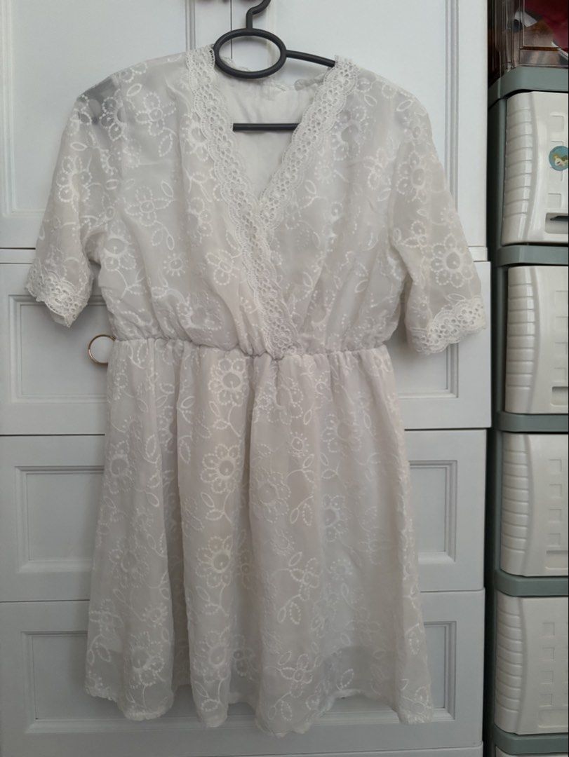 White Summer Dress (Category: Dresses) located in Nabua. Submitted by prlvdthgss (Listing ID 1465499563, Image 2). Description: The first photo is AI-generated ✨ RFS: Decluttering 💖 Can fit to medium-large Pwede din sa buntis 🤰 FREE if you buy atleast 1 item 😊 The buyer will shoulder the shipping fee 💸 📍camsur, bicol .