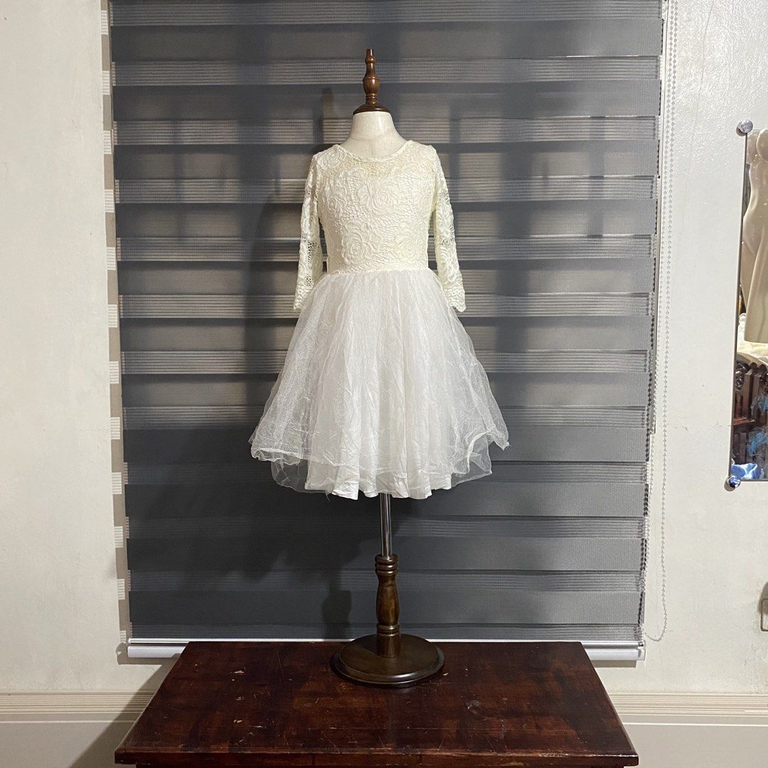 White Tutu dress (Category: Babies & Kids Fashion) located in Caloocan City. Submitted by discusonlineshop (Listing ID 1465398579, Image 1). Description: 7-8y.