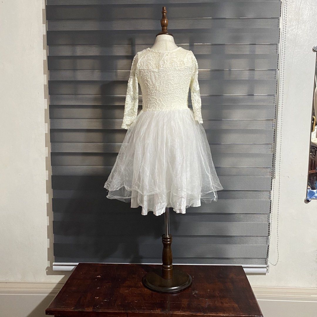 White Tutu dress (Category: Babies & Kids Fashion) located in Caloocan City. Submitted by discusonlineshop (Listing ID 1465398579, Image 2). Description: 7-8y.