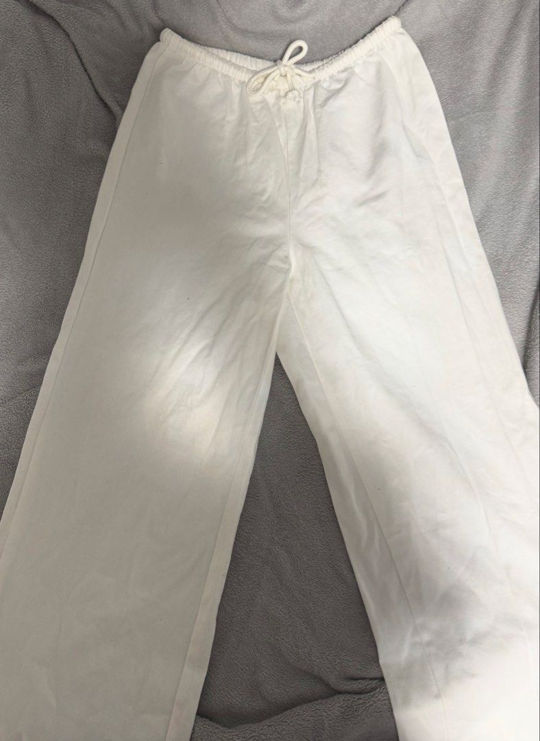 White Wide Leg Linen Pants (Category: Trousers) located in Manila. Submitted by glossywife (Listing ID 1465460455, Image 1). Description: Used once From Vietnam :) Rfs: Too big on me Mop: GCash / Bank Transfer Mod: GrabExpress / J&T / Lalamove Brandy Melville Zara Isa the label H&M Cotton On Stradivarius Phia Hollister Subdued John Galt Miu the label Traje Linen Bershka Aritzia Princess Polly Free People Realisation Par Meshki Oh Polly Pacsun Jad