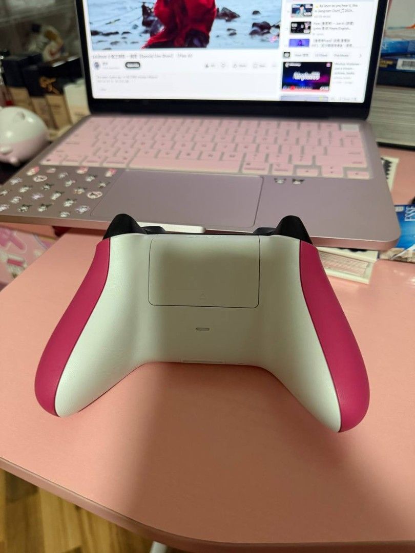 WIRELESS XBOX CONTROLLER (Category: Xbox) located in Quezon City. Submitted by reiii_8 (Listing ID 1465416749, Image 3). Description: DEEP PINK.