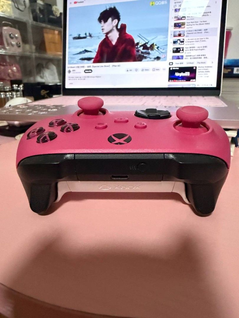 WIRELESS XBOX CONTROLLER (Category: Xbox) located in Quezon City. Submitted by reiii_8 (Listing ID 1465416749, Image 1). Description: DEEP PINK.