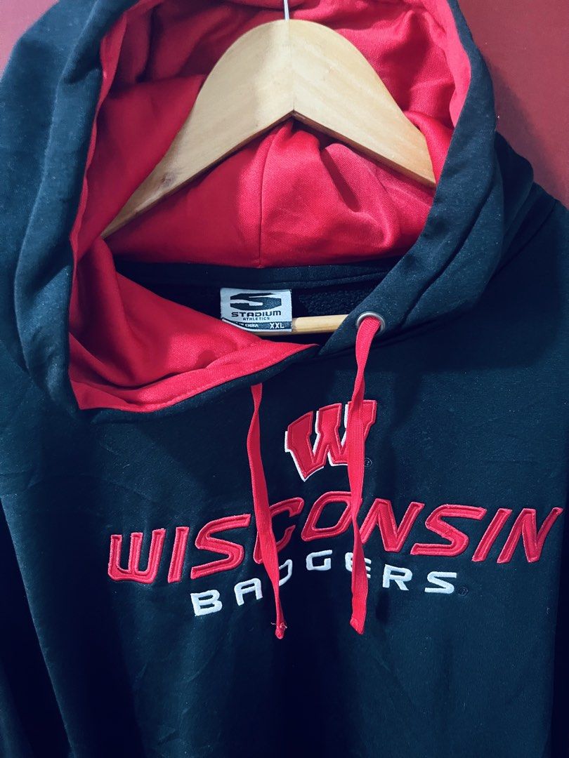 Wisconsin Badgers pullover hoodie (Category: Coats, Jackets and Outerwear) located in Quezon City. Submitted by wacpon_061972 (Listing ID 1465430967, Image 1). Description: Wisconsin Badgers pullover hoodie (W-26/L-28).