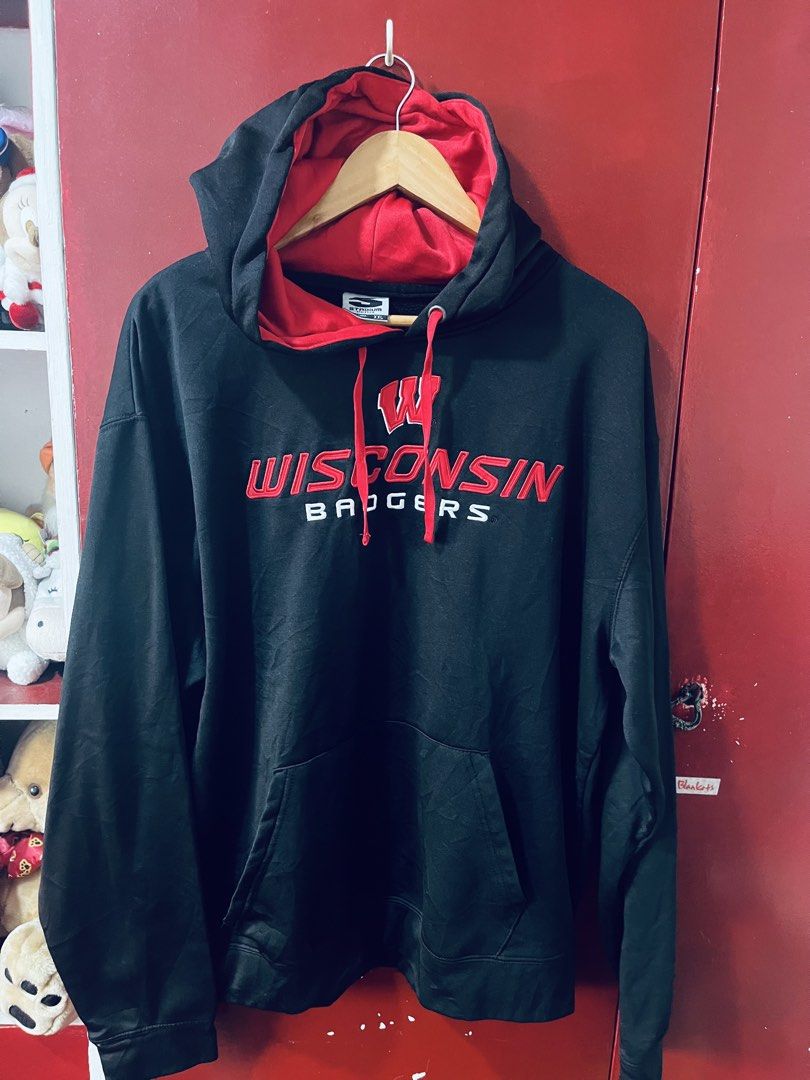 Wisconsin Badgers pullover hoodie (Category: Coats, Jackets and Outerwear) located in Quezon City. Submitted by wacpon_061972 (Listing ID 1465430967, Image 2). Description: Wisconsin Badgers pullover hoodie (W-26/L-28).