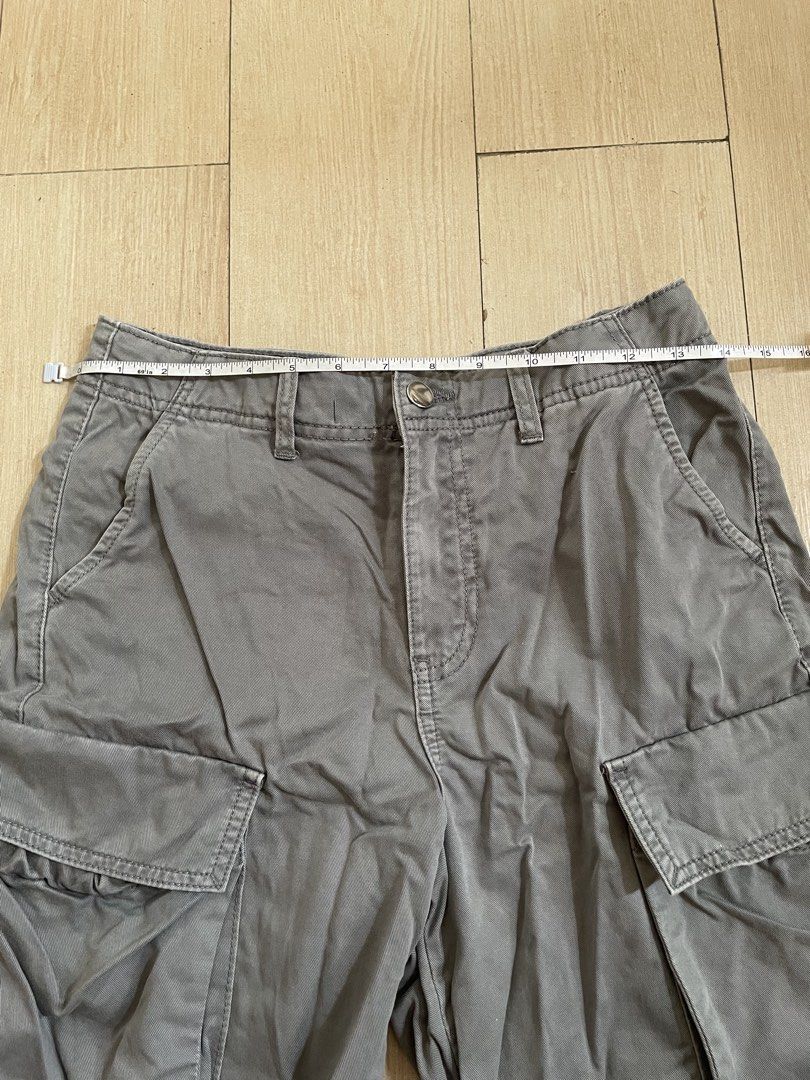 Womens Gray Cargo Shorts (Category: Shorts) located in Makati City. Submitted by fabcollections (Listing ID 1465392398, Image 2). Description: 💜 RFS: decluttering 💜 No damage no issues, what you see is what you get 💜 Very nice IRL, great color and comfy fabric, not stiff at all 💜 My location: Bangkal, Makati 💜 Payment thru Gcash (Payment first policy) 💜 Delivery thru J&T/Gogoexpress, or same day delivery thru Grab/Lalamove. No Shoppee check