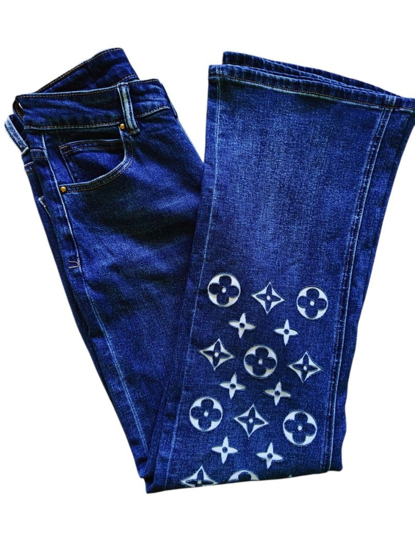 WOMEN'S MONOGRAM FLARED JEANS (Category: Jeans) located in Laoag. Submitted by soulleadthrift (Listing ID 1465487433, Image 3). Description: FOR SALE‼️‼️‼️🔥🔥🔥 TYPE: FLARED JEANS DIMES 28 WIDTH 41 LENGTH 10 LEG HOLE CR:10/10 EXCELLENT CONDITION NO ISSUE LOC: LAOAG ILOCOS NORTE📍📍📍 DM LANG.