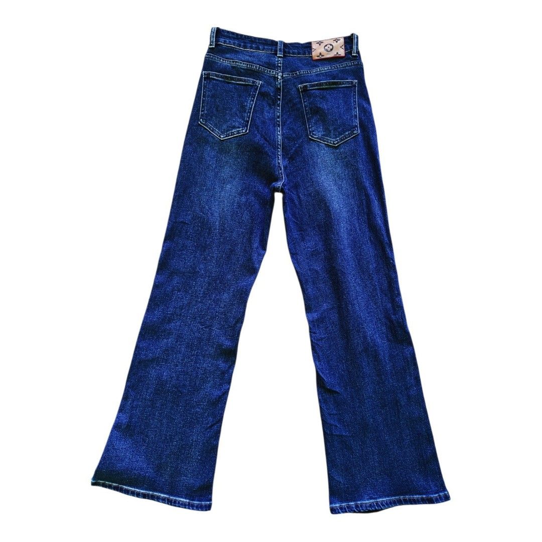 WOMEN'S MONOGRAM FLARED JEANS (Category: Jeans) located in Laoag. Submitted by soulleadthrift (Listing ID 1465487433, Image 2). Description: FOR SALE‼️‼️‼️🔥🔥🔥 TYPE: FLARED JEANS DIMES 28 WIDTH 41 LENGTH 10 LEG HOLE CR:10/10 EXCELLENT CONDITION NO ISSUE LOC: LAOAG ILOCOS NORTE📍📍📍 DM LANG.