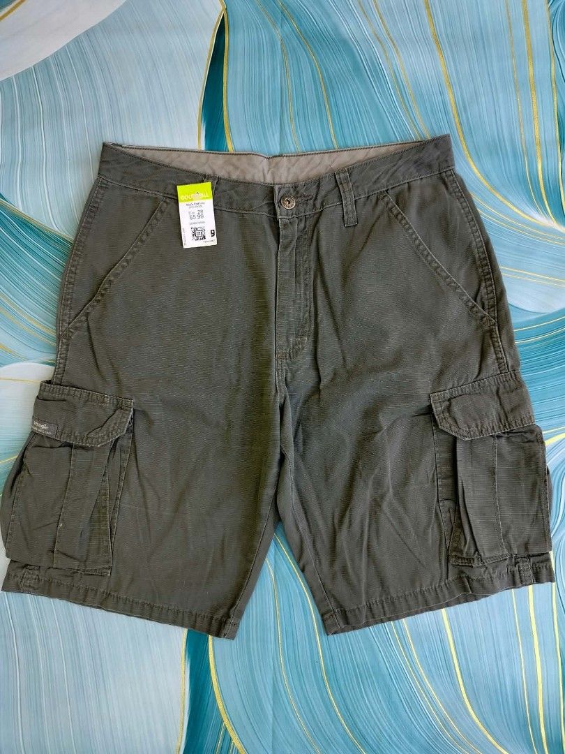 Wrangler Cargo Shorts Olive Green Size 30 (Category: Shorts) located in Manila. Submitted by virgiliosa38485 (Listing ID 1465504079, Image 1). Description: - Brand: Wrangler (Est. 1947) - Size: 30-32 -Length 20 - Material: 100% Cotton - Color: Olive Green - Features: Multiple pockets with flap closures, button fly, and belt loops - Condition: Clean, great for casual wear and outdoor activities.