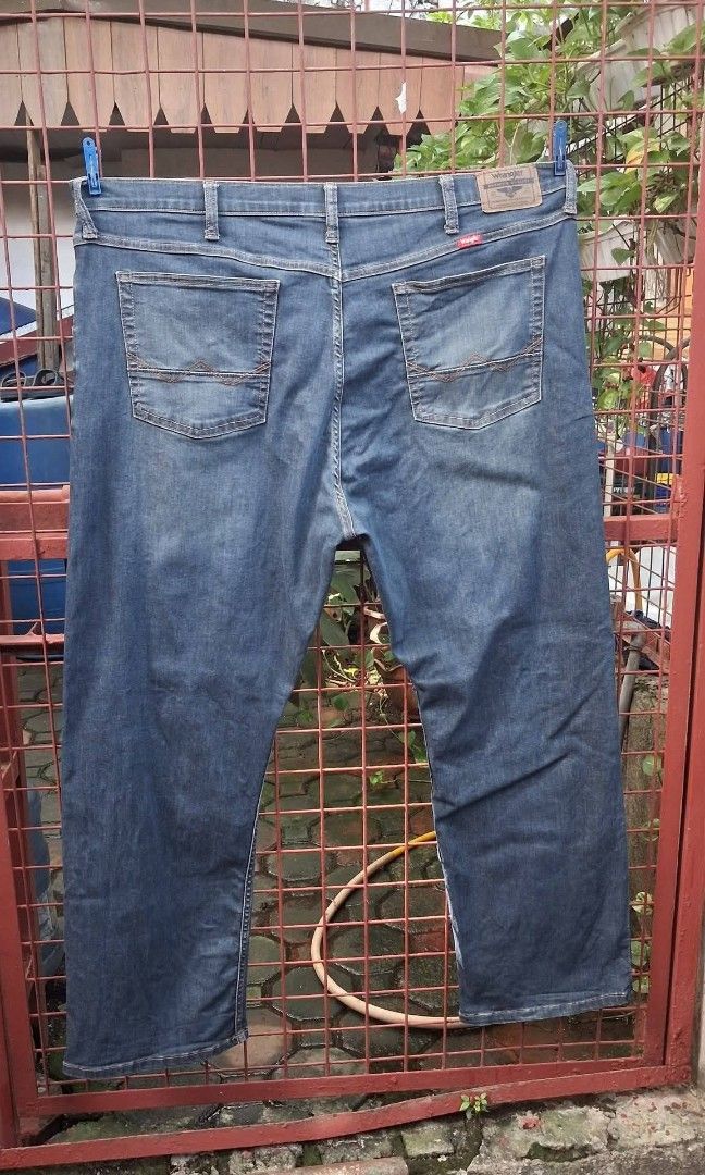 WRANGLER PANTS 44 TO 46 (Category: Jeans) located in Paranaque City. Submitted by dennis_580 (Listing ID 1465387603, Image 2). Description: WRANGLER SOFT DENIM PANTS WASHED STRETCHABLE SIZE 44 TO 46 PM FOR INTERESTED.