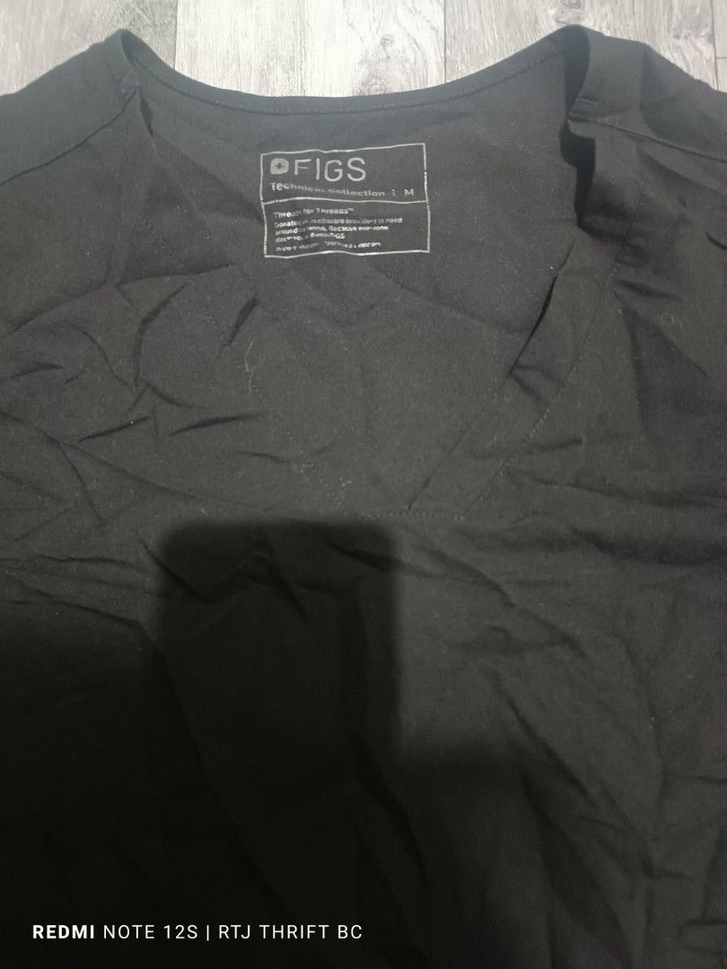 WW: Figs Black Casma TOP ONLY (Medium on Tag) (Category: Others Tops) located in Baguio. Submitted by ogiesiomai23 (Listing ID 1465495299, Image 3). Description: Casma Top W: 42" Shoulders Width: 15" L: 26" Tag: Medium 3 Pockets Like New to Good as New Last Price: P1,300 + SF 3 Available.