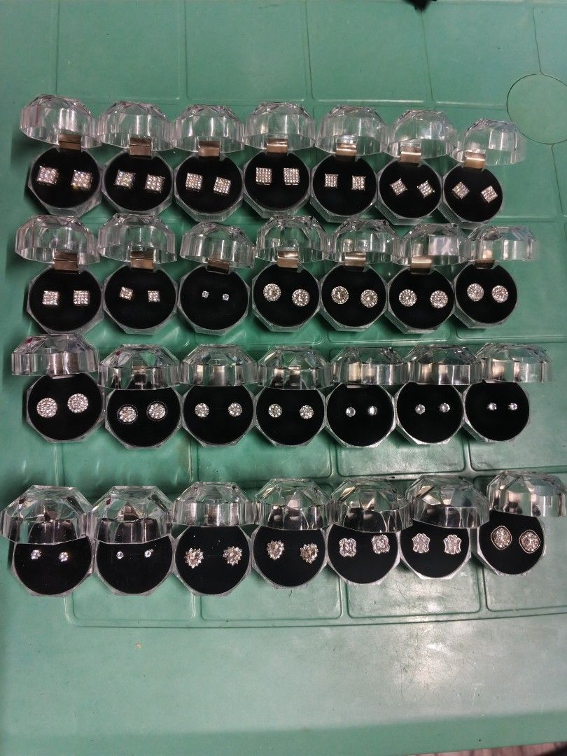 Y2K EARINGS WITH CRYSTAL CASE (Category: Luxury Accessories) located in Manila. Submitted by zenyorhito (Listing ID 1465531678, Image 1). Description: 35 each for 20 pcs up.