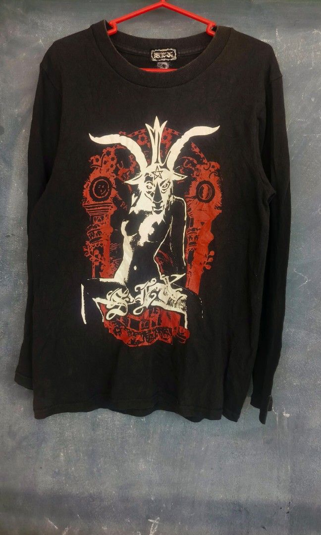 Y2k Gothic long sleeve (Category: Longsleeves) located in Manila. Submitted by mackussil (Listing ID 1465453669, Image 1). Description: good condition no issue.
