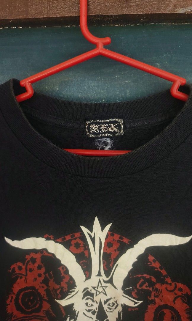 Y2k Gothic long sleeve (Category: Longsleeves) located in Manila. Submitted by mackussil (Listing ID 1465453669, Image 2). Description: good condition no issue.
