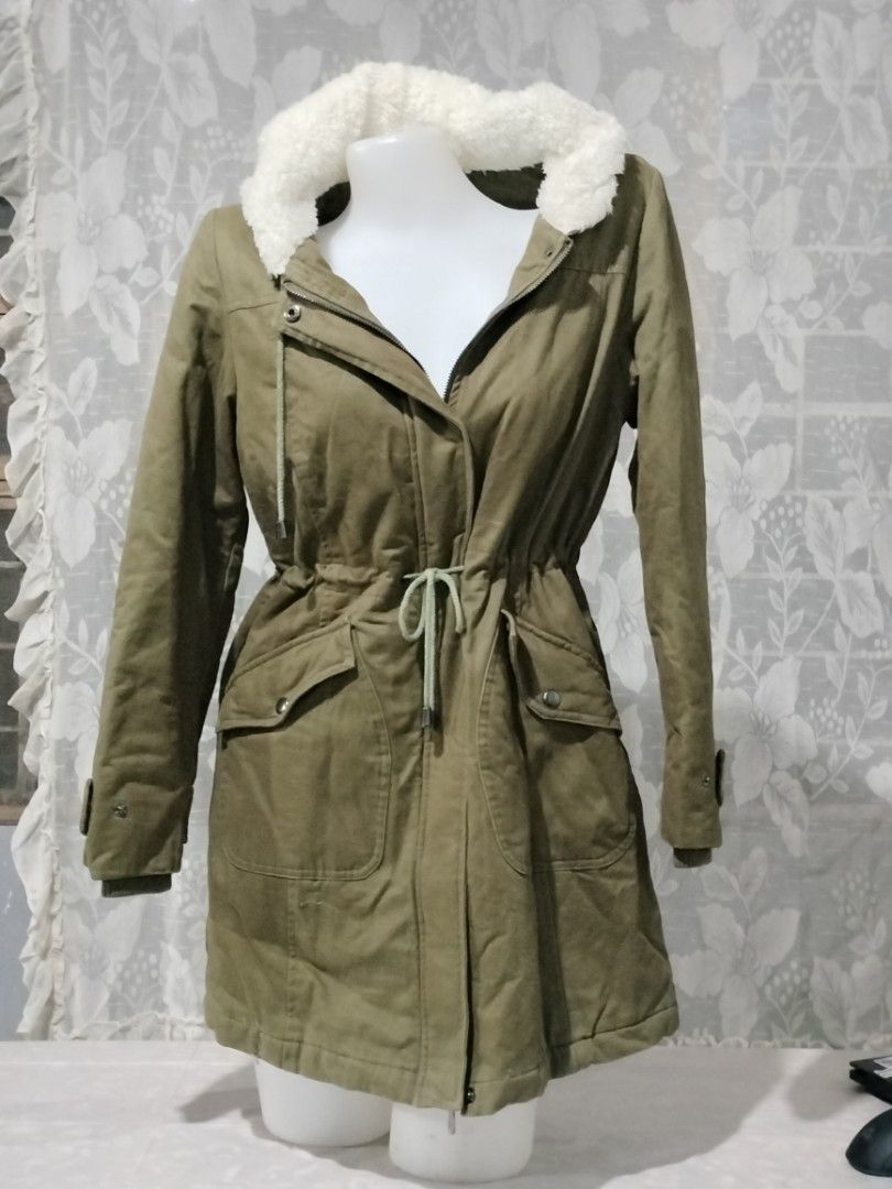 Y2K Jacket (Category: Coats, Jackets and Outerwear) located in Quezon City. Submitted by cleocastillo_262 (Listing ID 1465441730, Image 3). Description: To fit Med size Perfect for cold weather Y2K, grunge, Alt outfits .