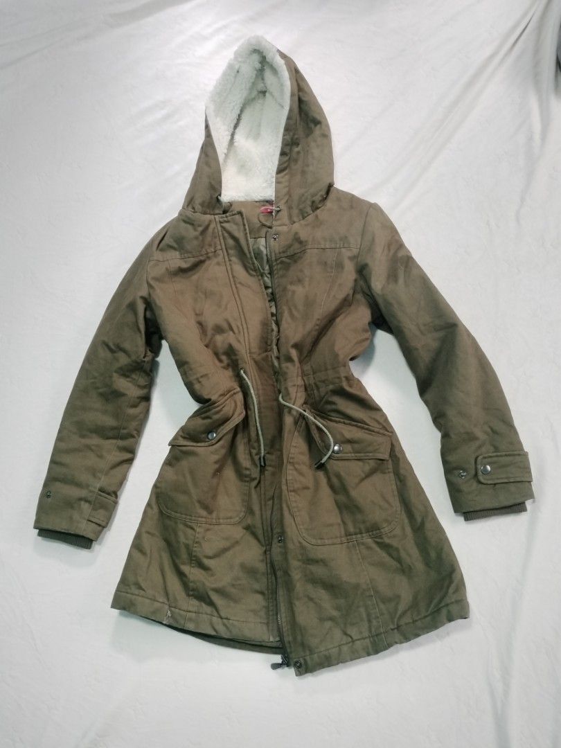 Y2K Jacket (Category: Coats, Jackets and Outerwear) located in Quezon City. Submitted by cleocastillo_262 (Listing ID 1465441730, Image 1). Description: To fit Med size Perfect for cold weather Y2K, grunge, Alt outfits .