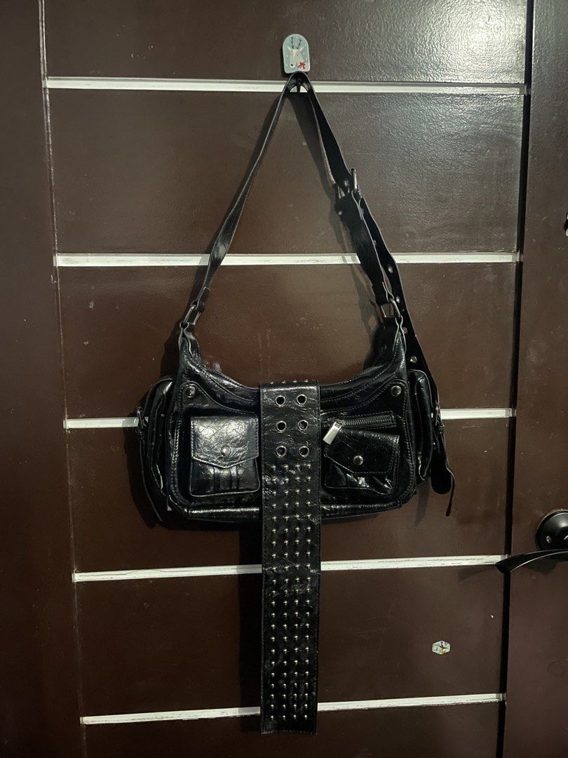 Y2k Kili bag (Category: Shoulder Bags) located in San Carlos. Submitted by graciahoney (Listing ID 1465577557, Image 1). Description: .