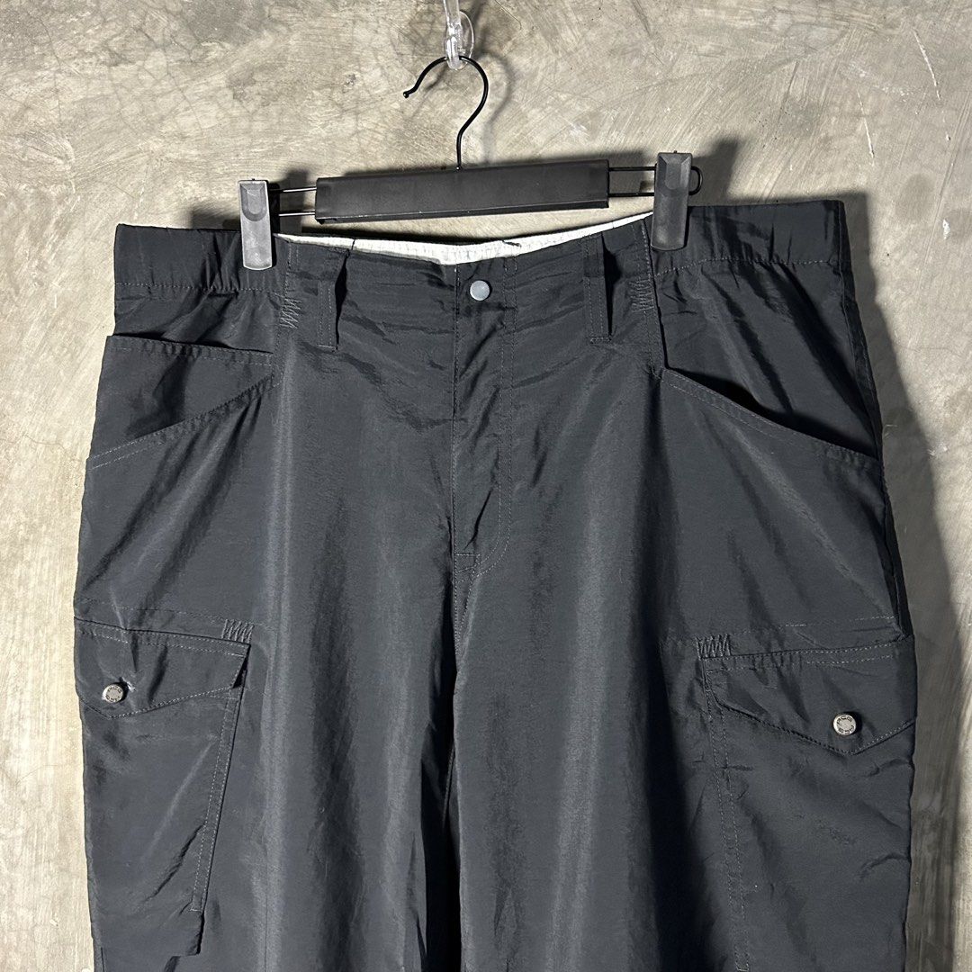 Vintage Nike ACG - Leather Patch - Cargo Pants (Category: Joggers) located in Tayabas. Submitted by streetdepartment (Listing ID 1465542073, Image 2). Description: Y2k Nike ACG - Leather Patch - Cargo Pants Excellent condition Flaw/s: deform button on right pocket and press mark ( kindly check pics for references ) Size: Large on tag Measurements (inches): Waist: 36” Outseam: 43.5” Inseam: 32” Leg opening: 9” Price: 2,850 + shipping fee Dm to pur