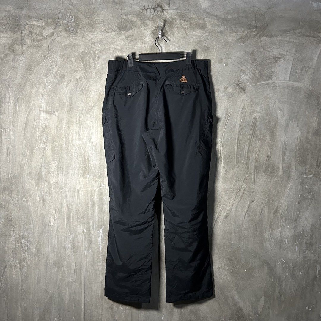 Vintage Nike ACG - Leather Patch - Cargo Pants (Category: Joggers) located in Tayabas. Submitted by streetdepartment (Listing ID 1465542073, Image 3). Description: Y2k Nike ACG - Leather Patch - Cargo Pants Excellent condition Flaw/s: deform button on right pocket and press mark ( kindly check pics for references ) Size: Large on tag Measurements (inches): Waist: 36” Outseam: 43.5” Inseam: 32” Leg opening: 9” Price: 2,850 + shipping fee Dm to pur