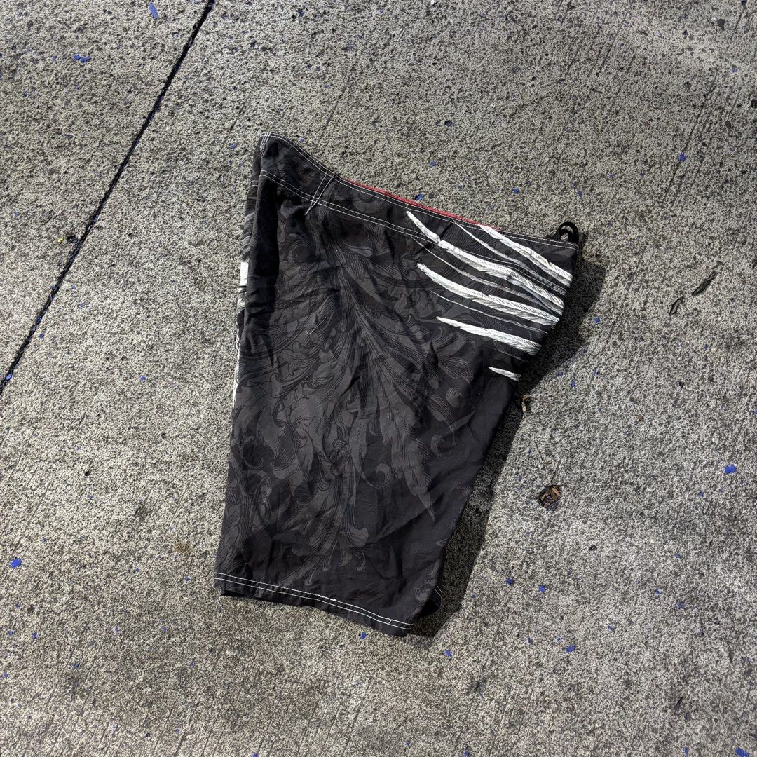 Y2k Short (Category: Shorts) located in Bacolod City. Submitted by Hanap_ukay (Listing ID 1465533360, Image 3). Description: Y2k Short Size 34 Length 21 Excellent 1,200.