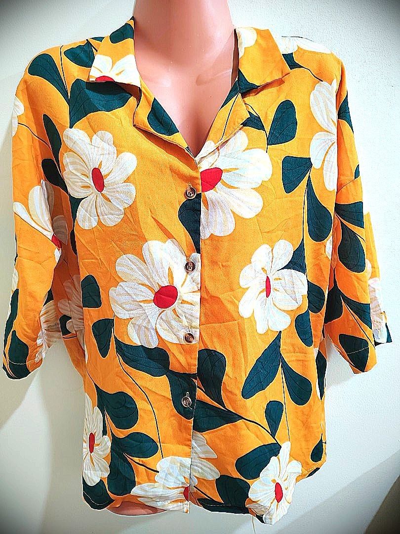 Yellow Floral Print Button-Down Collared Blouse (Category: Blouses) located in Quezon City. Submitted by timelesstreasure117 (Listing ID 1465528678, Image 2). Description: Good condition No issue ₱50 Buyer books courier of choice Payment via gcash or maya.