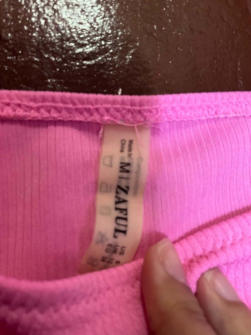 ZAFUL PINK BIKINI SET (Category: Bikinis & Swimsuits) located in Manila. Submitted by zesshian (Listing ID 1465511963, Image 3). Description: -pink bikini set -no pad (can insert yours) -tube type bikini top -xs- s no ww it doesnt fit me.