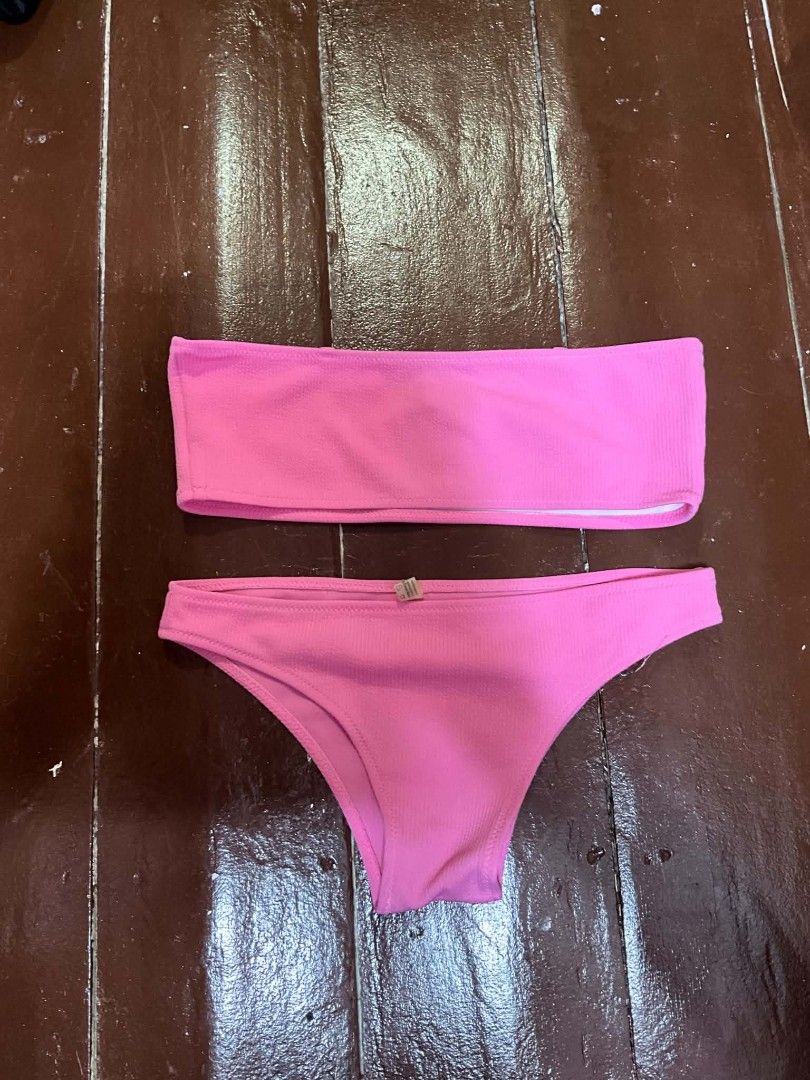 ZAFUL PINK BIKINI SET (Category: Bikinis & Swimsuits) located in Manila. Submitted by zesshian (Listing ID 1465511963, Image 1). Description: -pink bikini set -no pad (can insert yours) -tube type bikini top -xs- s no ww it doesnt fit me.