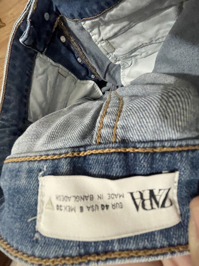 Zara - Wide Leg (Category: Jeans) located in Mandaluyong City. Submitted by ryh-bns-mn (Listing ID 1465531949, Image 3). Description: ⚠️ ISSSUES - NONE (RFS :DECLUTTERING) 💵 PRICE - SLIGHT NEGO 📍LOCATION - BONI MANDALUYONG 🚚 PICKUP - VIA LALAMOVE OR SIMILAR (Buyer Booking) 📏DIMENSIONS Waist - 37cm (multiply 2x for true size) Length - 95cm Leg Hole - 29 (multiply 2x for true size).