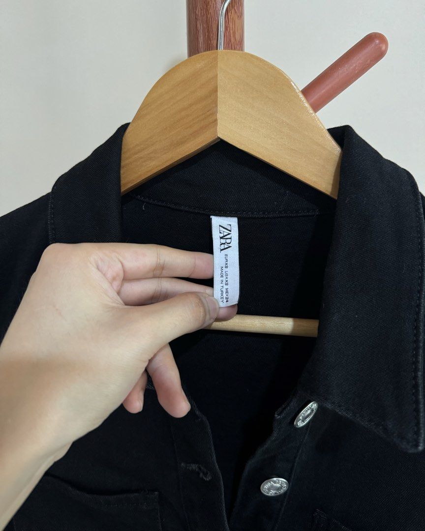 ZARA black button dress (Category: Dresses) located in Davao. Submitted by bargainboutiquee (Listing ID 1465433201, Image 3). Description: Good as brand new! No flaw 💯 Swipe for when worn ➡️ High quality denim 💎.