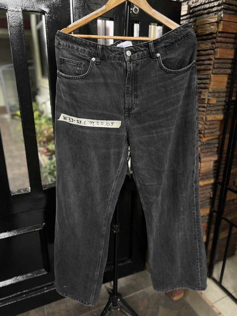 Zara Black Denim Jeans (Category: Jeans) located in Baguio. Submitted by jomelcavit29012 (Listing ID 1465556289, Image 1). Description: Zara Black Denim Jeans - Condition : Excellent to New - Style: Denim jeans in washed black with raw hem cuffs - Size: EUR 46 / USA 14 - Measurements: Waist 33-35" (taped), Length 42.5", Rise 10.5" - Details: Classic five-pocket style, button and zip fly, heavy wash finish - Origin: Made in Turkey - Price : 1780 L