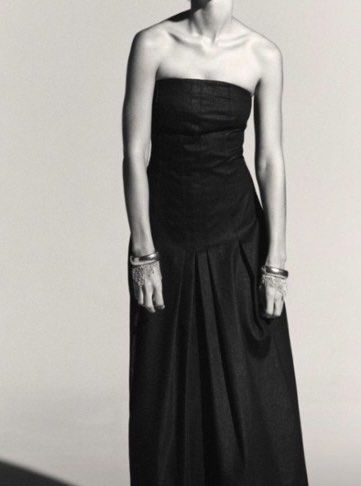 ZARA Black strapless midi dress with zip back (Category: Dresses) located in Iloilo. Submitted by happywhale_bf81c9 (Listing ID 1465511119, Image 1). Description: .