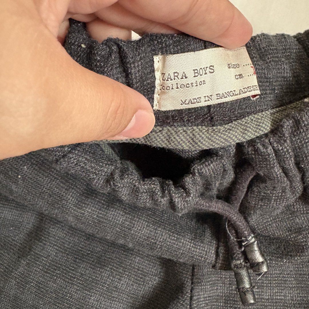 Zara Boys Dark Grey Trousers (Category: Babies & Kids Fashion) located in Nabua. Submitted by fourpreloved_ (Listing ID 1465386669, Image 3). Description: 4Y on tag (104 cm).