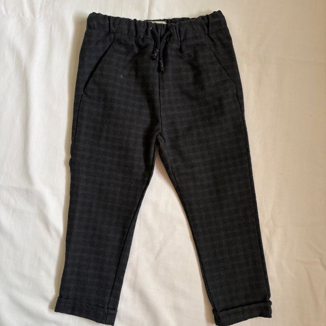 Zara Boys Dark Grey Trousers (Category: Babies & Kids Fashion) located in Nabua. Submitted by fourpreloved_ (Listing ID 1465386669, Image 1). Description: 4Y on tag (104 cm).