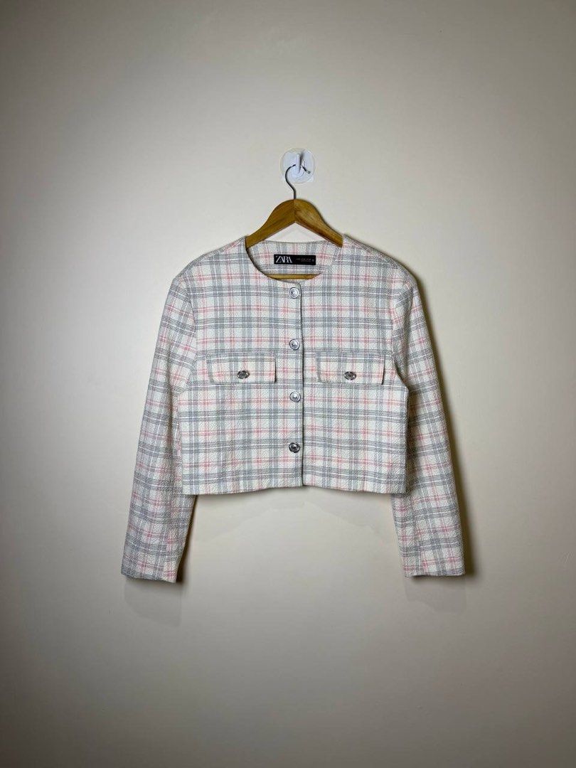 ZARA CROPPED PLAID TEXTURED BLAZER JACKET (Category: Coats, Jackets and Outerwear) located in Tacloban City. Submitted by coachfinds (Listing ID 1465386876, Image 1). Description: ZARA CROPPED PLAID TEXTURED BLAZER JACKET BOXY MEDIUM W 21.5 X L 19 SLEEVE: 23 COLOR RATE: 9.5/10 CONDITION: 9.5/10 MINE: 699.